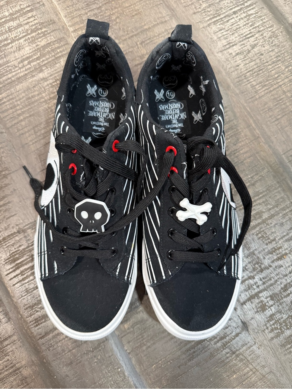 Skellington Black Skull-Striped Men’s Sneakers